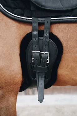 Kentucky Horsewear Anatominen Satulavyo Lampaankarvalla, Lyhyt