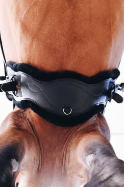 Kentucky Horsewear Anatominen Satulavyo Lampaankarvalla, Lyhyt