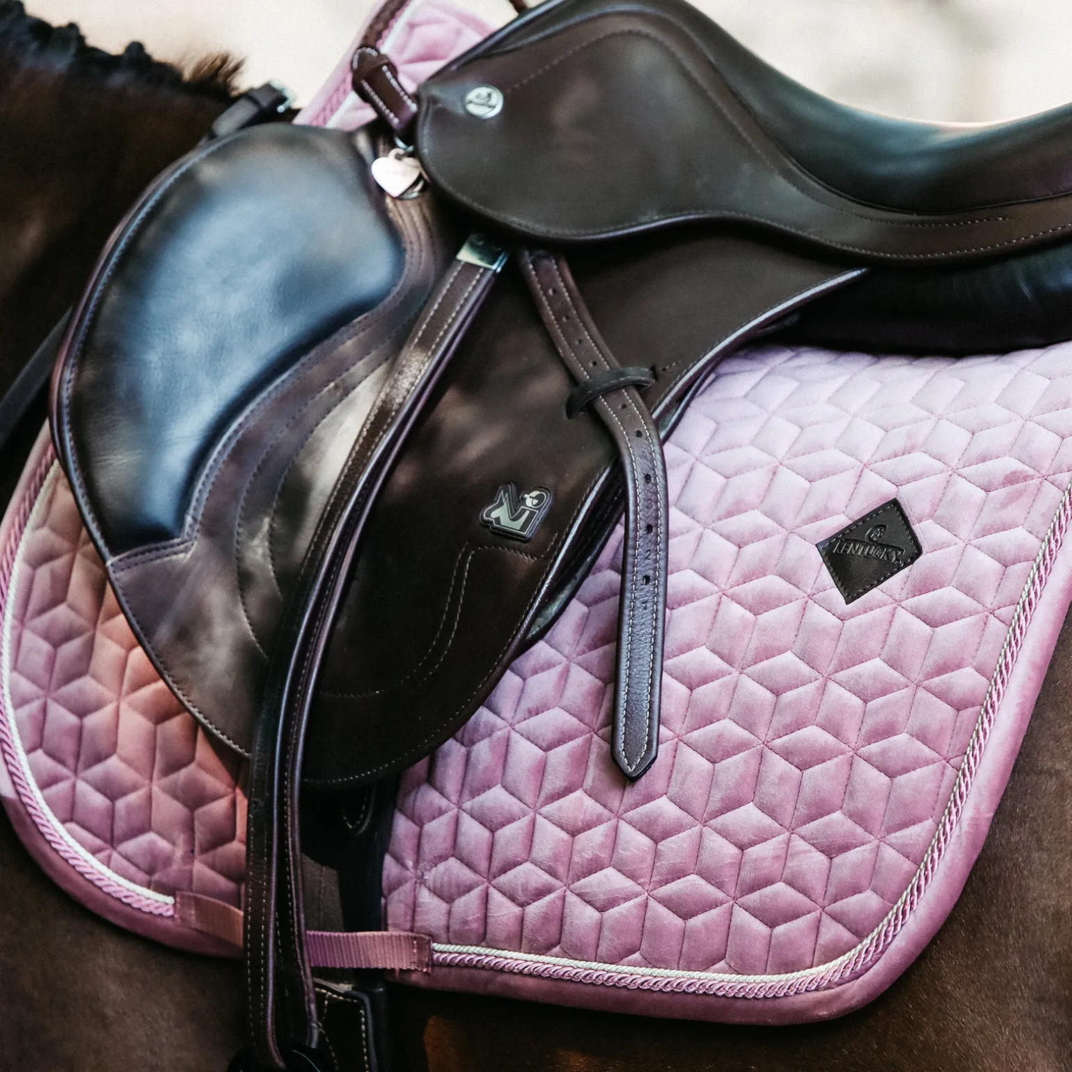 Kentucky Horsewear Saddle Pad Velvet Jumping -Esteratsastussatulahuopa