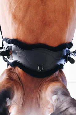 Kentucky Horsewear Sheepskin Satulavyon Pehmuste Anatomiselle, Lyhyelle Satulavyolle