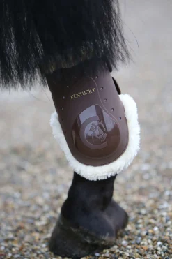Kentucky Horsewear Sheepskin Hivutussuojat Lampaankarvalla